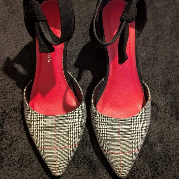Chinese Laundry Women's Outgoing Pump in Black Plaid 6M - Picture 1 of 8